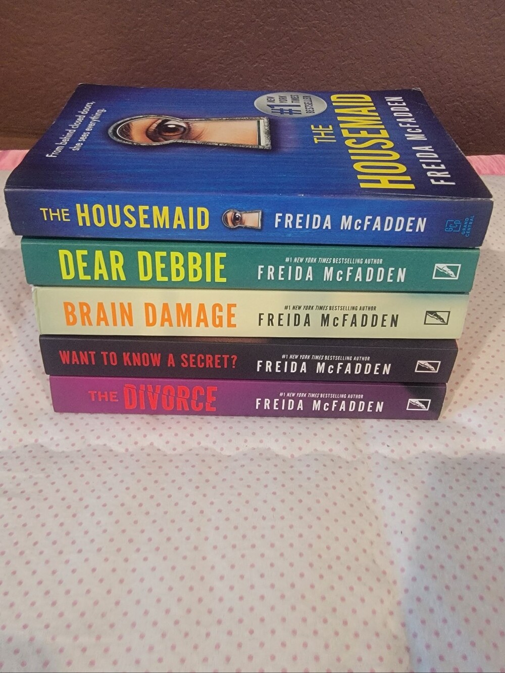 Freida McFadden 5 Book Thriller Bundle – The Housemaid, Dear Debbie + More